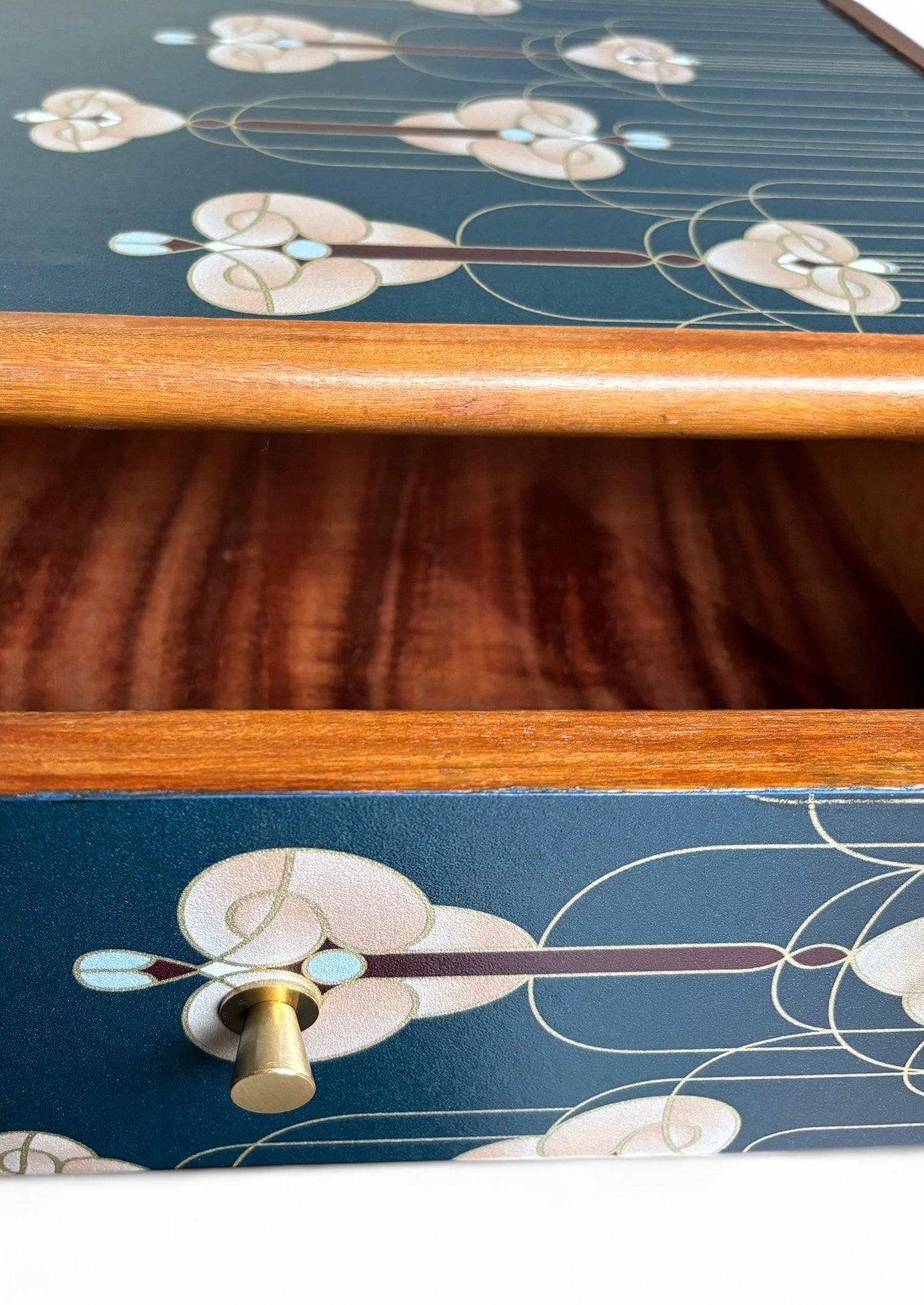 Vintage bedside tables covered with Art Deco print in gold with blue | The Vintage Vibe