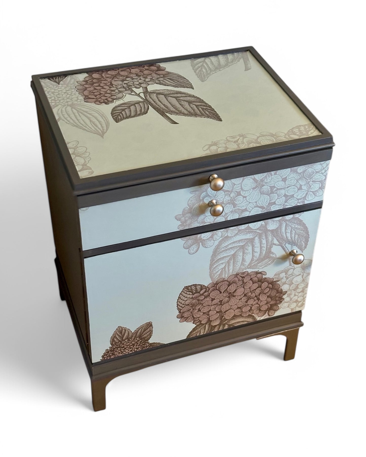 Vintage bedside tables with Fornasetti Ortensia | The Vintage Vibe