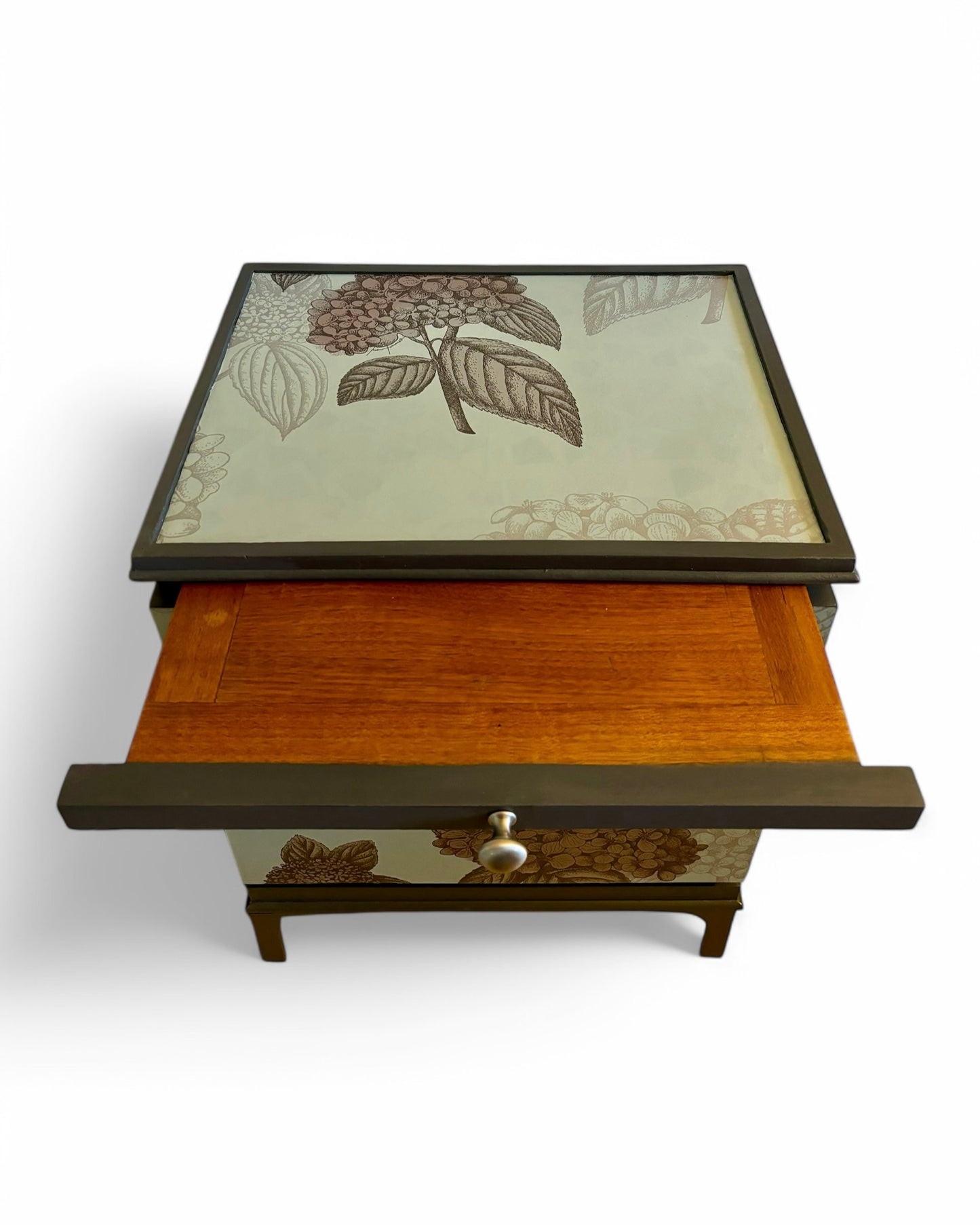 Vintage bedside tables with Fornasetti Ortensia | The Vintage Vibe