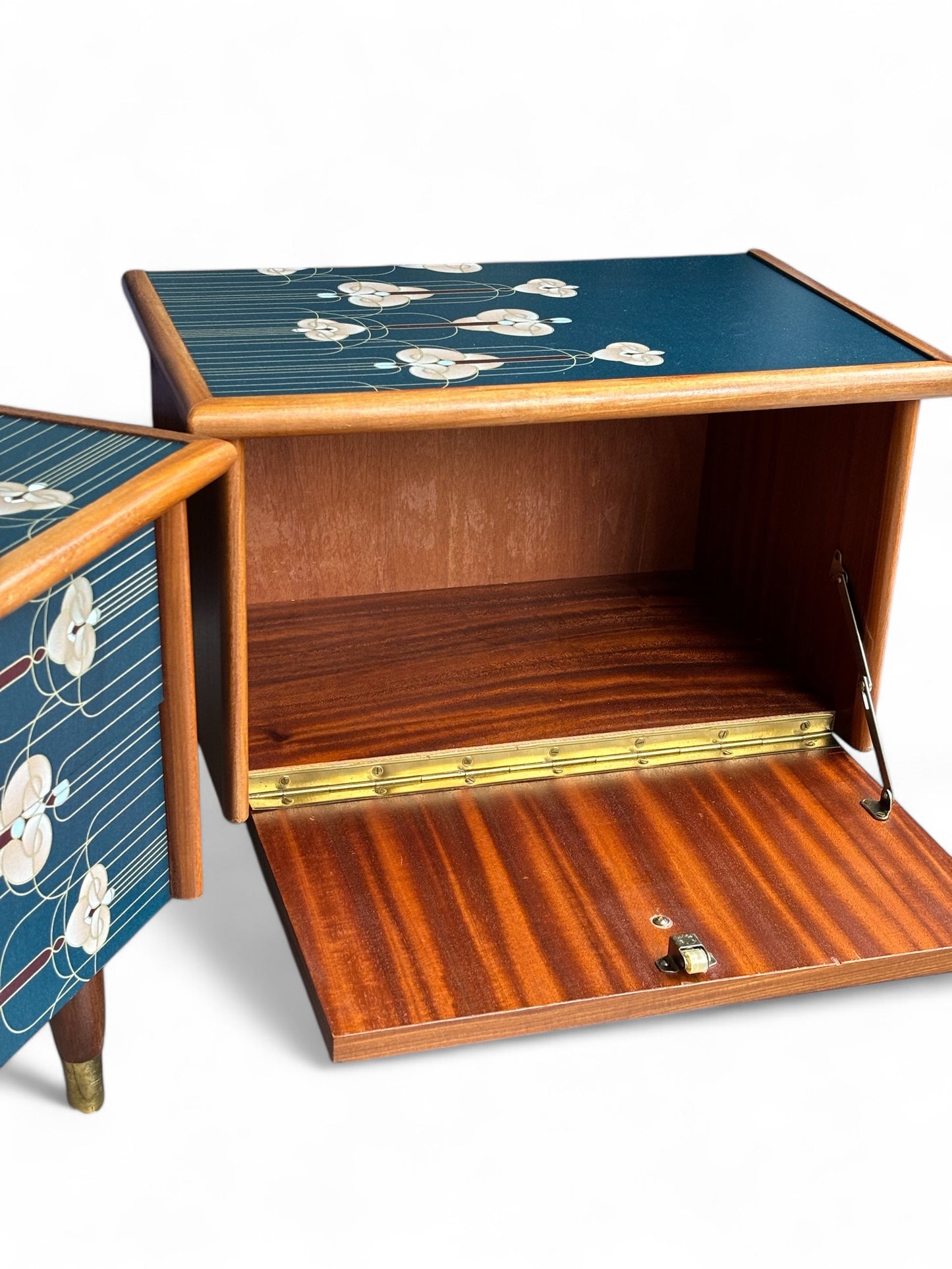 Vintage bedside tables covered with Art Deco print in gold with blue | The Vintage Vibe