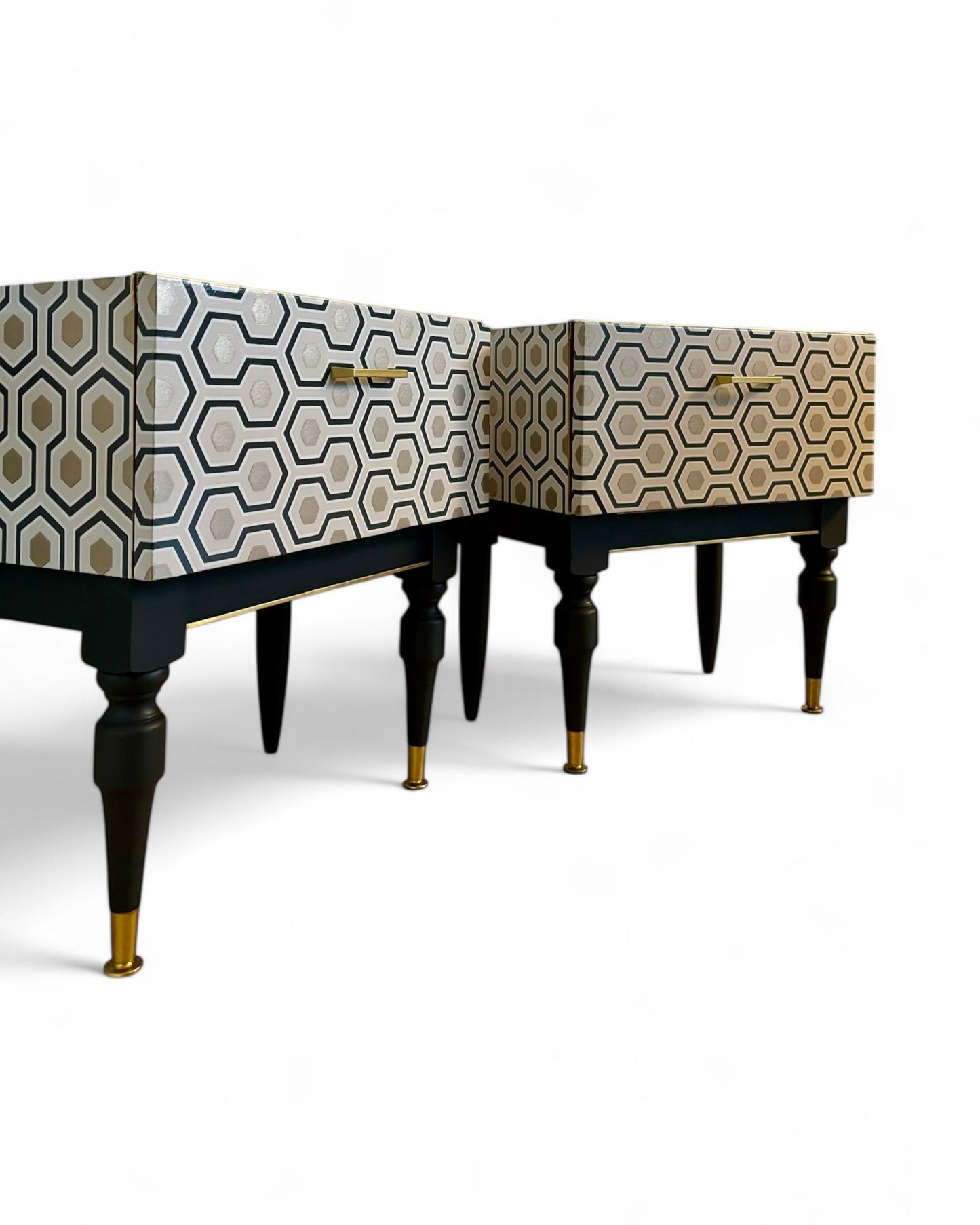 Mid Century kastjes met Hicks’ Hexagon van Cole & Son | The Vintage Vibe