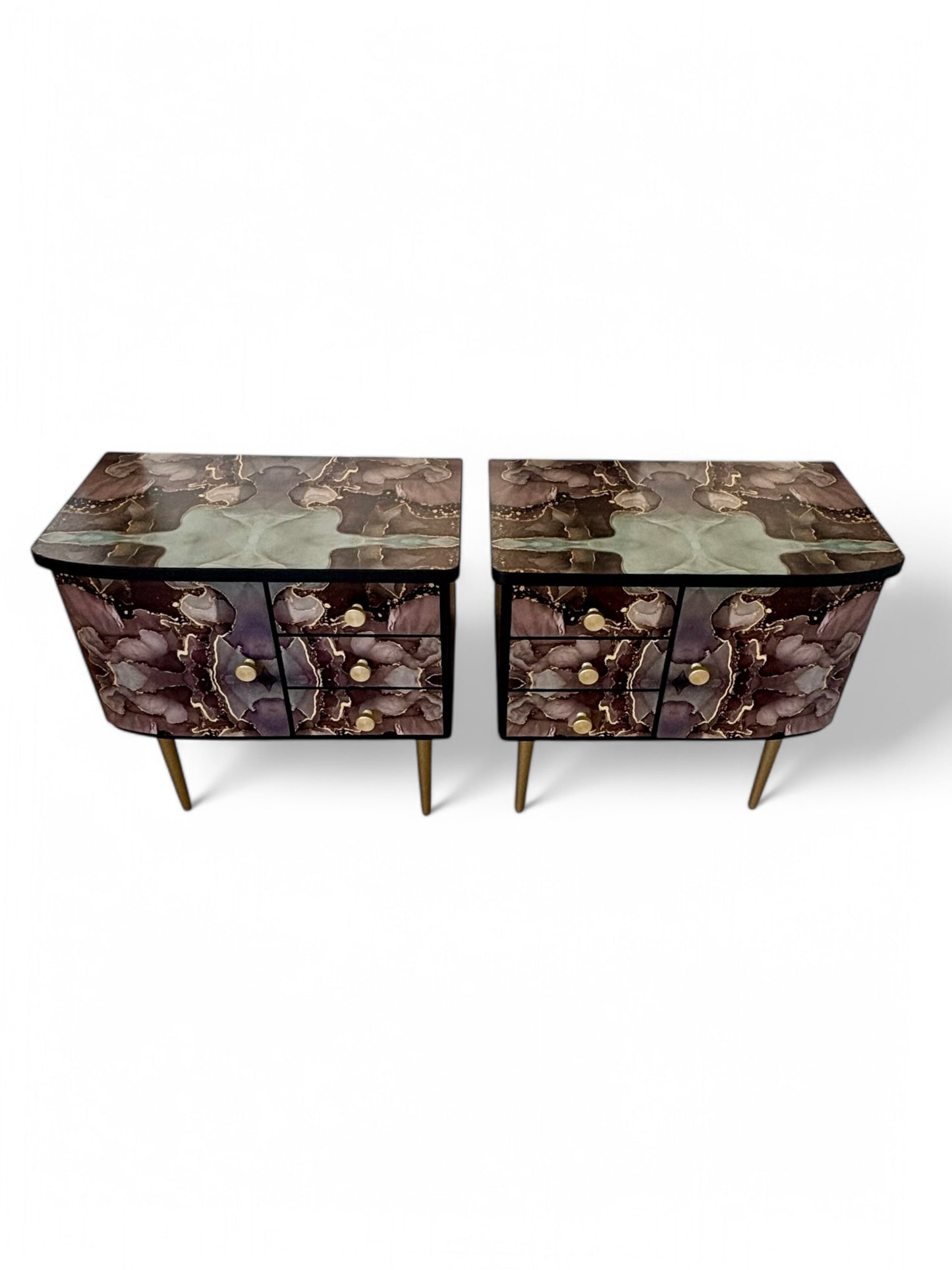 Vintage bedside tables covered with beautiful print | The Vintage Vibe