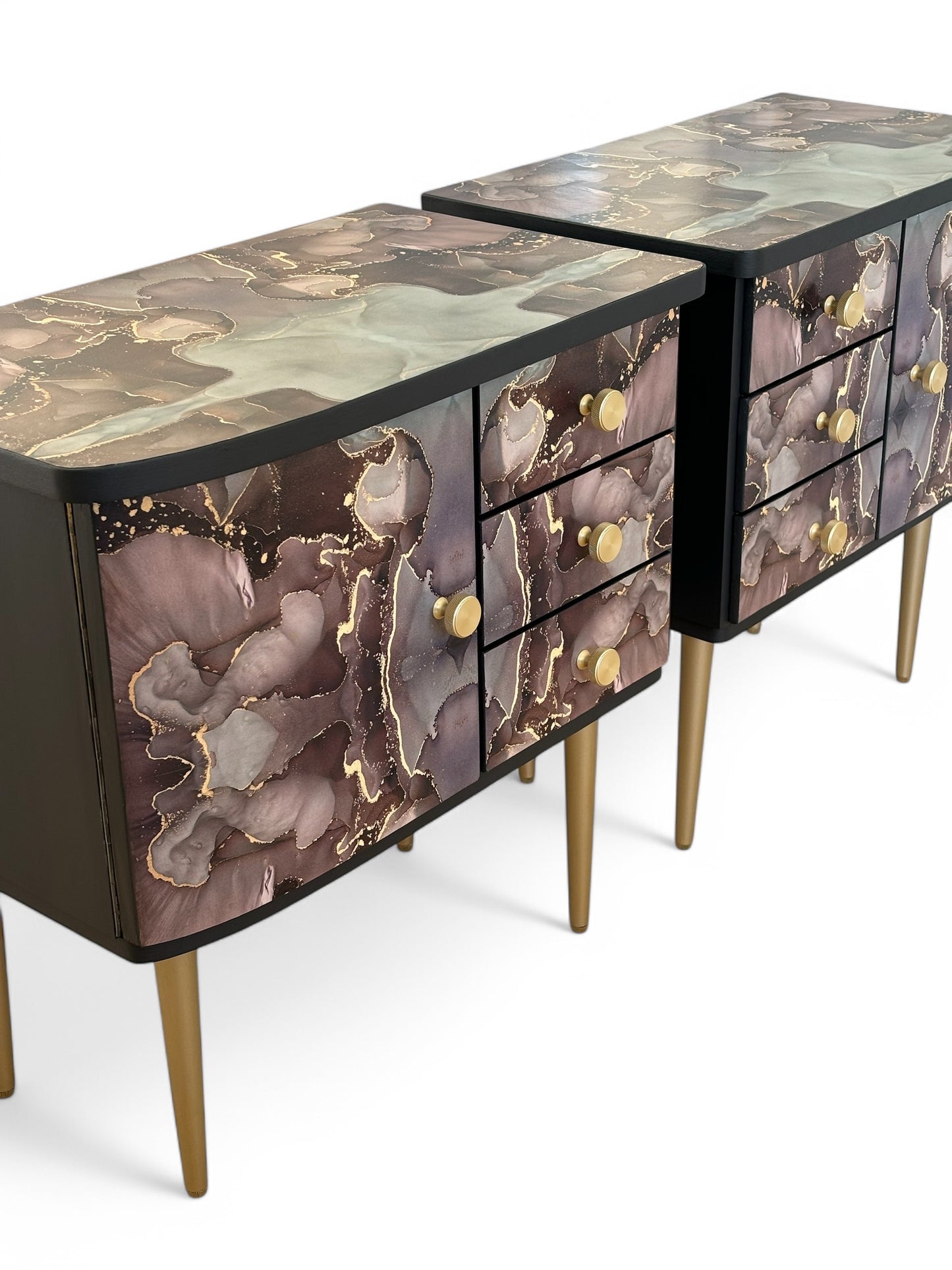 Vintage bedside tables covered with beautiful print | The Vintage Vibe