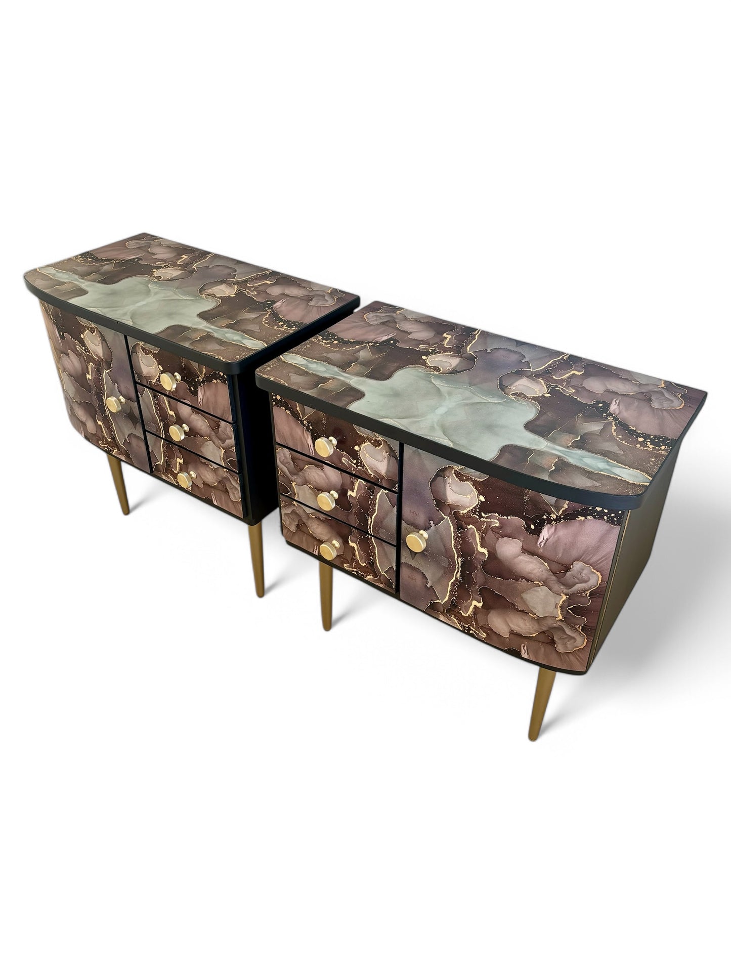 Vintage bedside tables covered with beautiful print | The Vintage Vibe